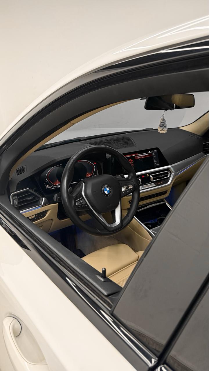 BMW 320i ACTIVE