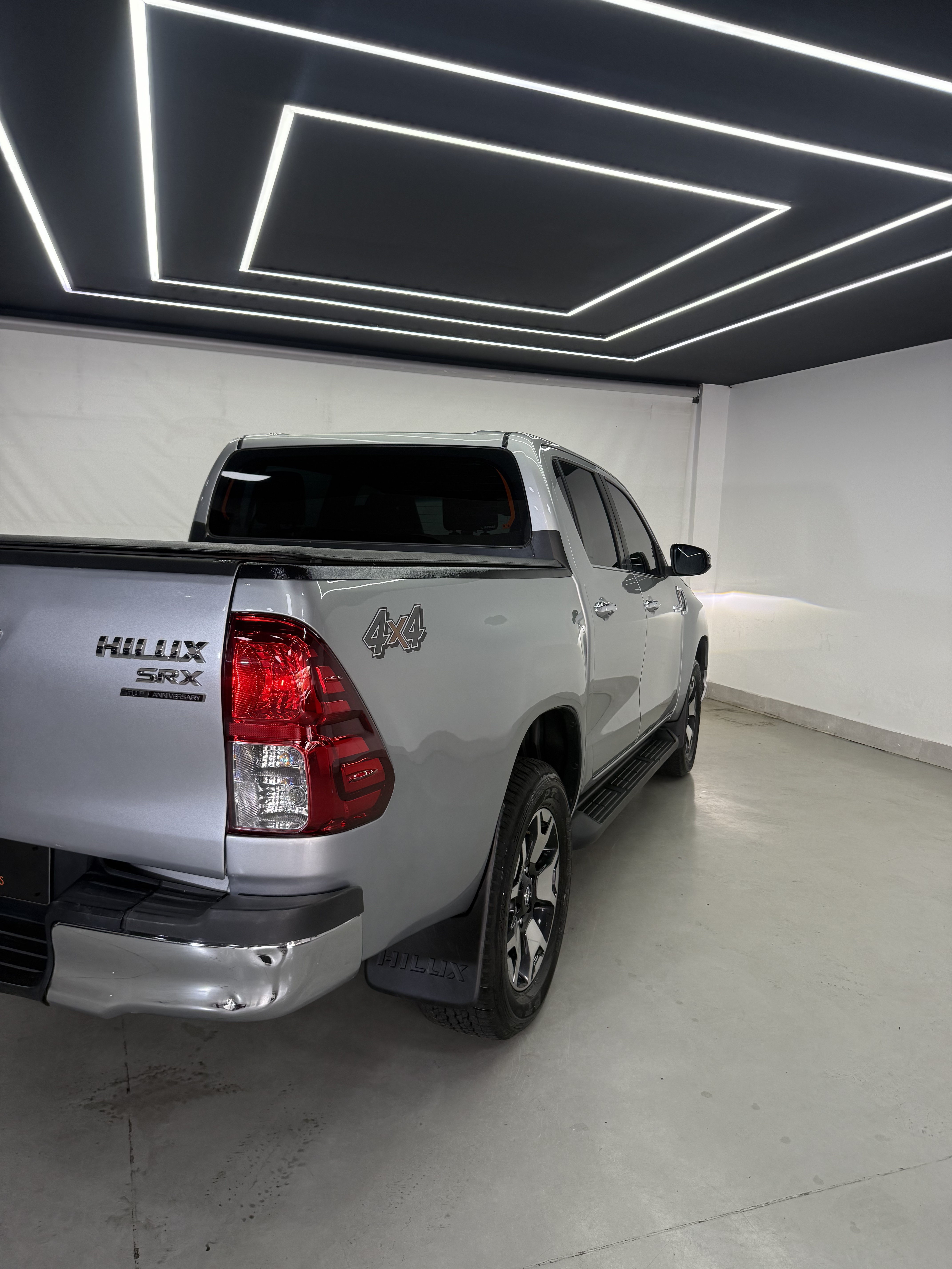 HILUX CD PRATA