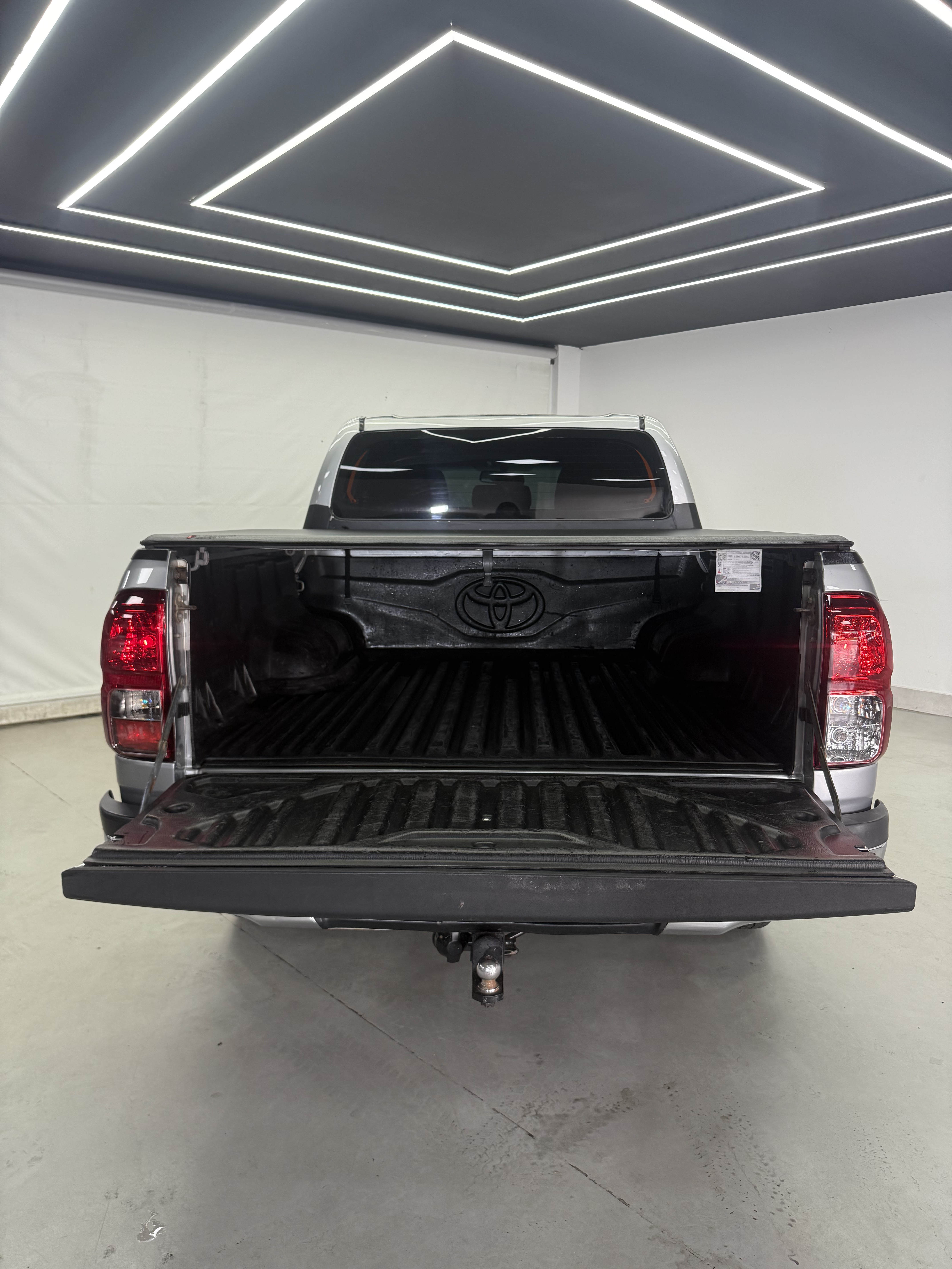 HILUX CD PRATA