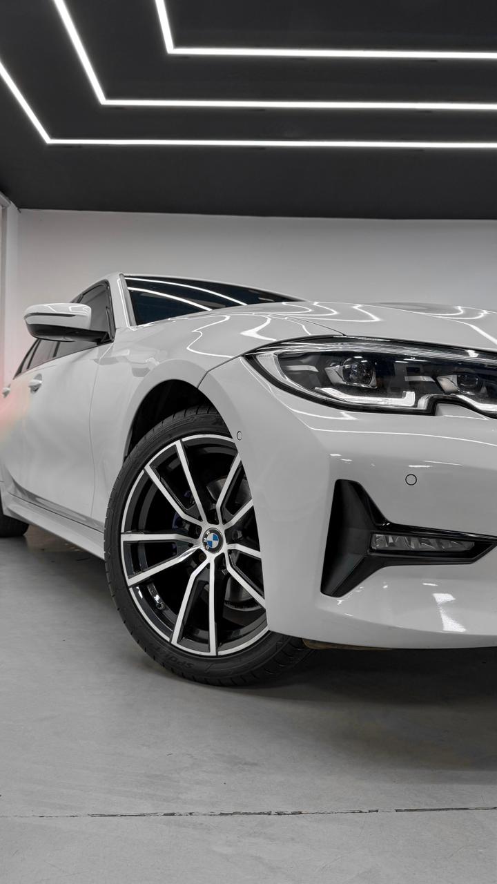BMW 320i ACTIVE