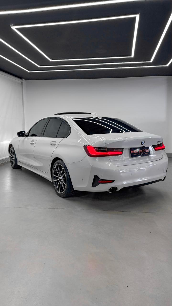BMW 320i ACTIVE