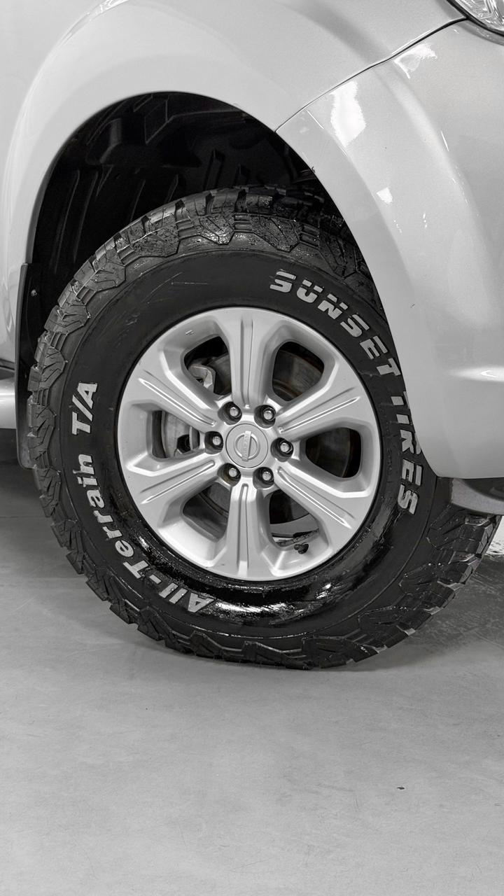 NISSAN FRONTIER LEATX4