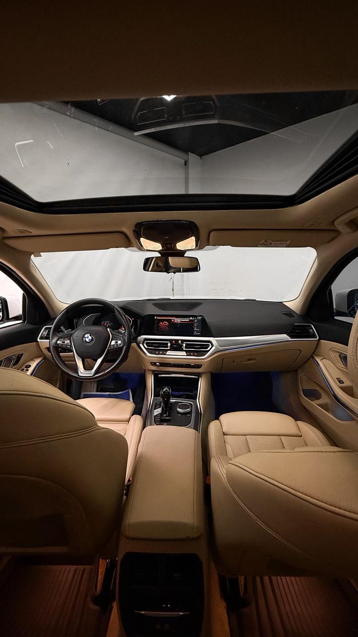 BMW 320i ACTIVE